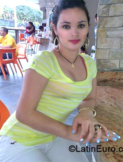 Date this foxy Dominican Republic girl Ingrid from Jarabacoa DO17980