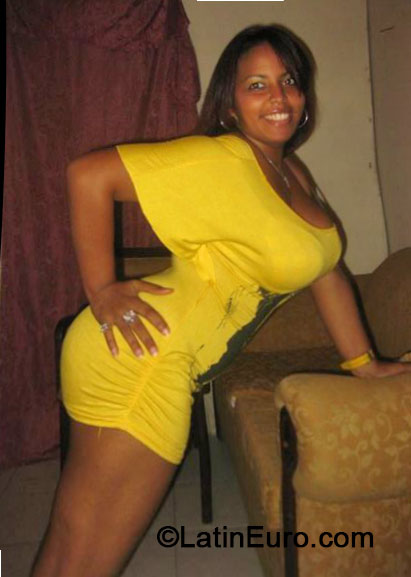 Date this georgeous Dominican Republic girl Kileiny german from Santo Domingo DO17985