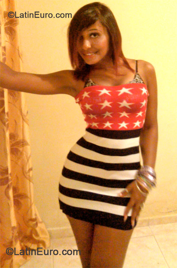Date this lovely Dominican Republic girl Alba from Santo Domingo DO18010