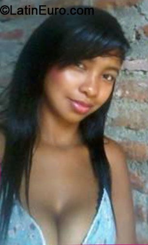 Date this foxy Colombia girl Daniela from Cali CO14659