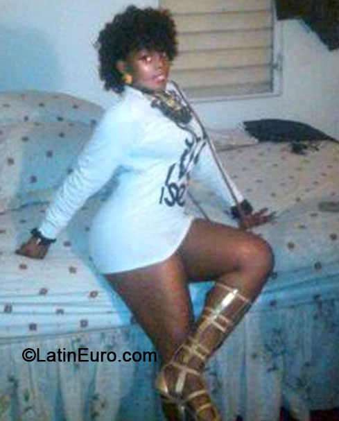 Date this nice looking Jamaica girl Tifania from Kingston JM1478