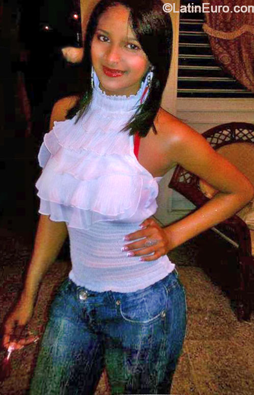 Date this hot Dominican Republic girl Geni from Santo Domingo DO18153