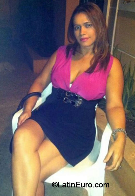 Date this attractive Dominican Republic girl Crizida from Santo Domingo DO18177