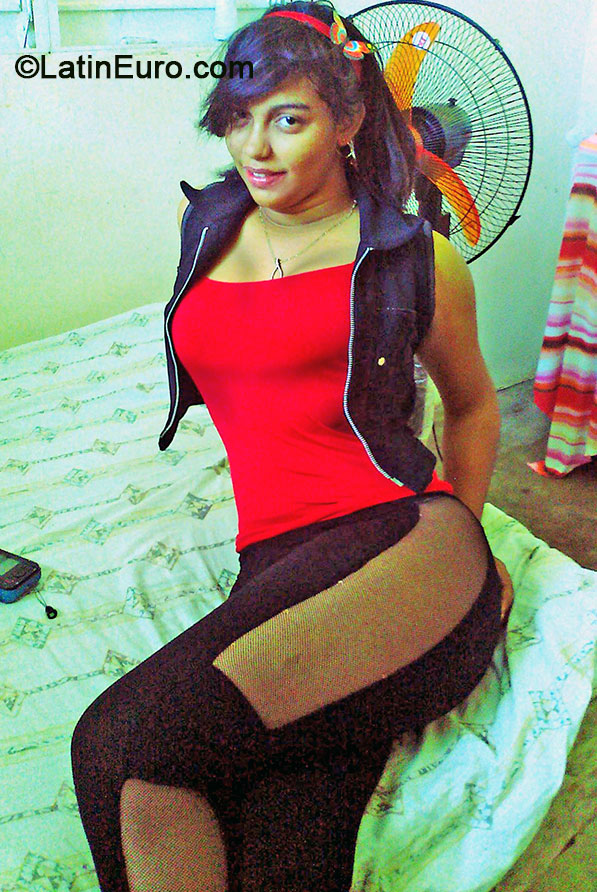 Date this sensual Dominican Republic girl Leidy from Santo Domingo DO18205