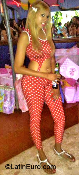 Date this lovely Dominican Republic girl Dahina from Puerto Plata DO18306