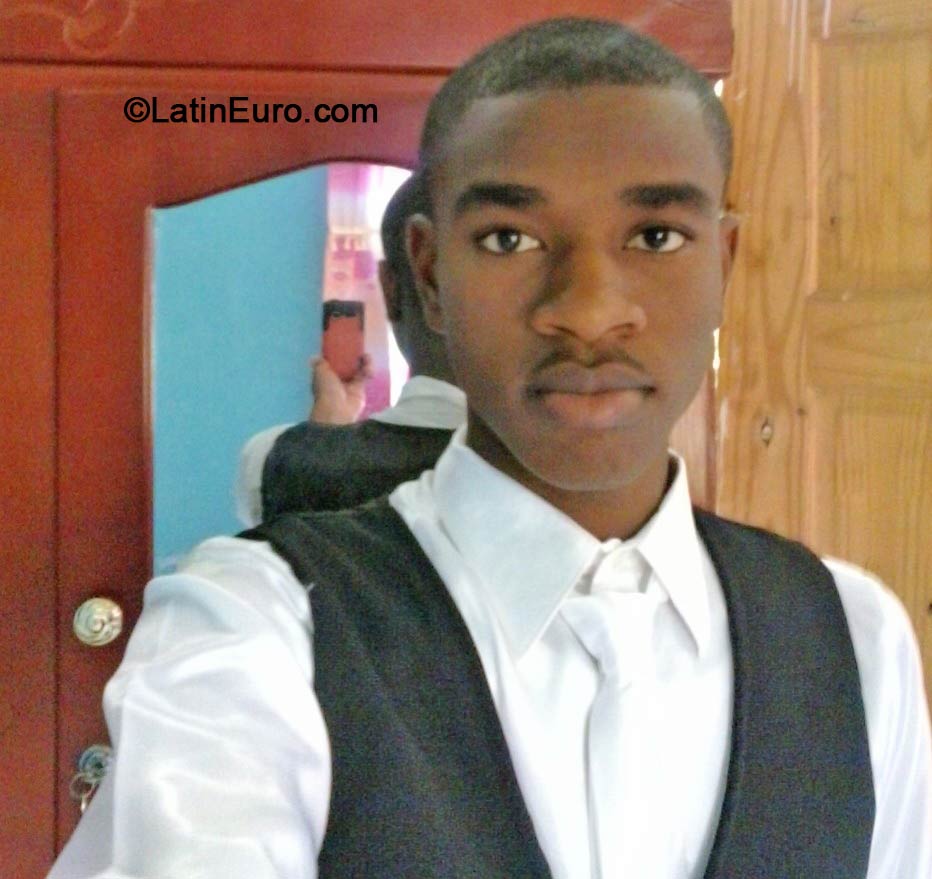 Date this attractive Jamaica man Michael from Kingston JM1530