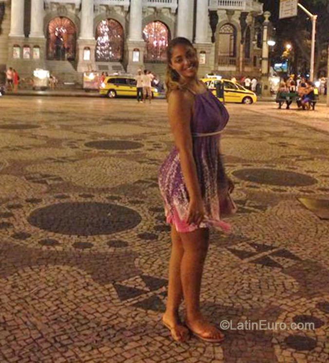 Date this nice looking Brazil girl Michele from Sao Paulo BR8542