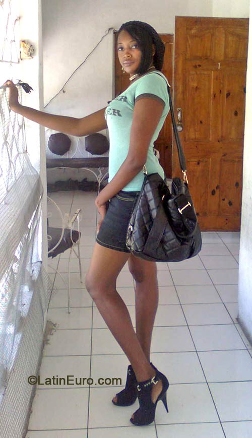 Date this sultry Jamaica girl Venisha from Portmore JM1544