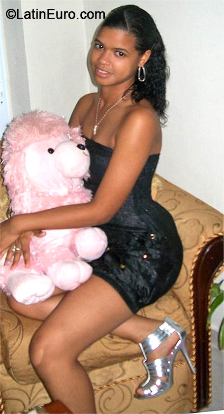 Date this pretty Dominican Republic girl Josnairy from Santo Domingo DO18440