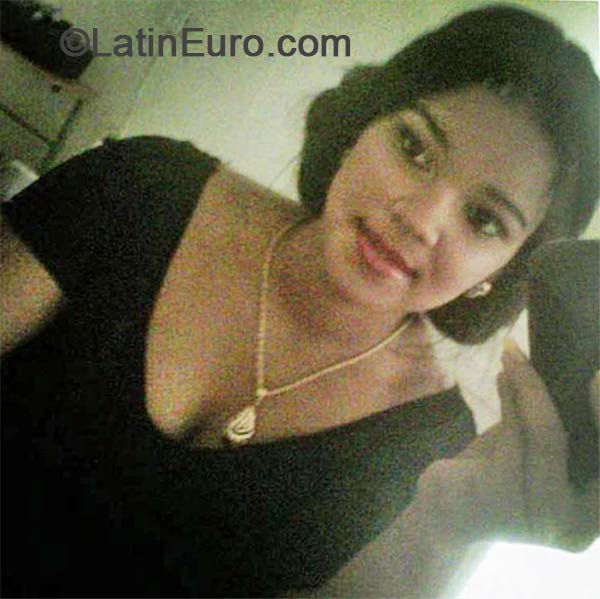 Date this pretty Dominican Republic girl Elizabet from Santo Domingo DO18517