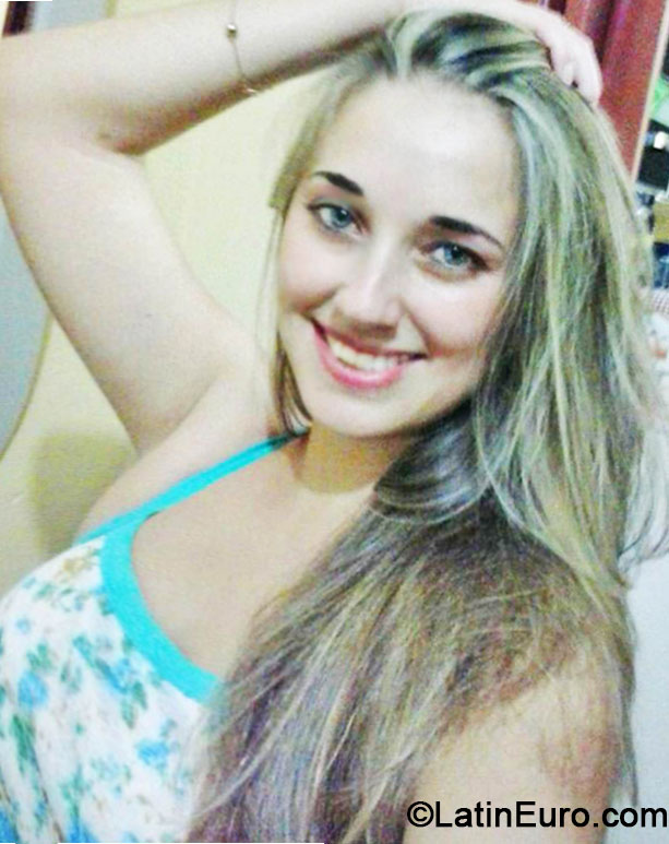 Date this happy Brazil girl Lorena from Rio De Janeiro BR8697