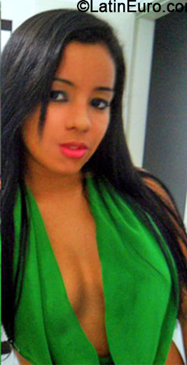 Date this stunning Brazil girl Bianka from Salvador BR8699