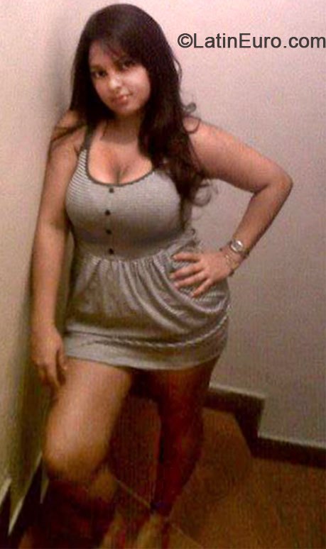 Date this attractive Colombia girl Yulieth from Cali CO14973