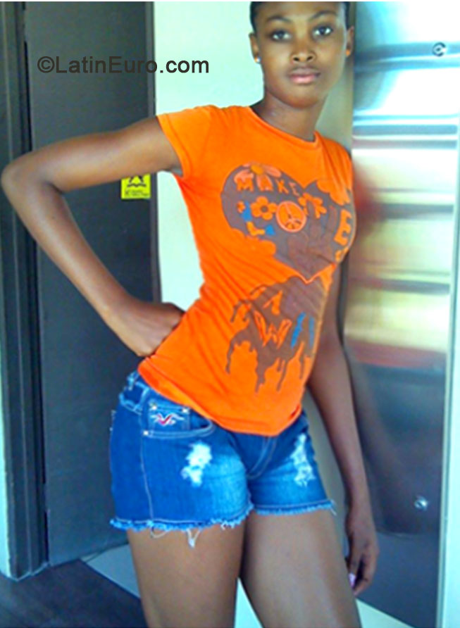 Date this good-looking Jamaica girl Natalie from Kingston JM1618