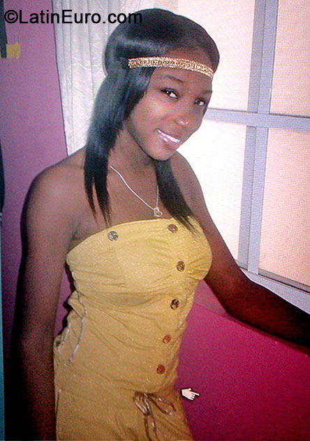 Date this good-looking Jamaica girl Shakira from Montego Bay JM1621
