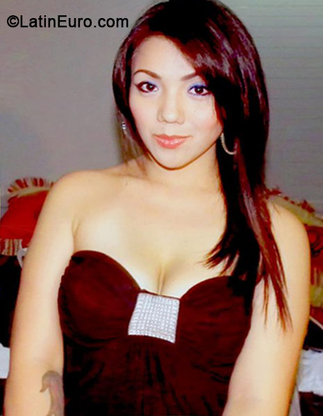 Date this nice looking Philippines girl Claudia from Santa Rosa PH641