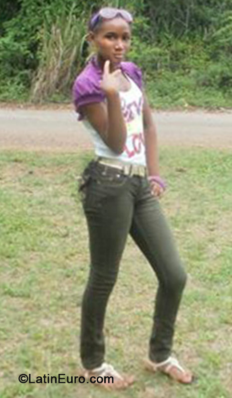 Date this happy Jamaica girl Crystal from Kingston JM1676