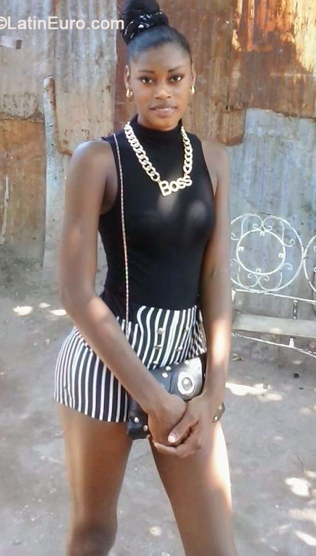 Date this delightful Jamaica girl Tanece from Kingston JM1681