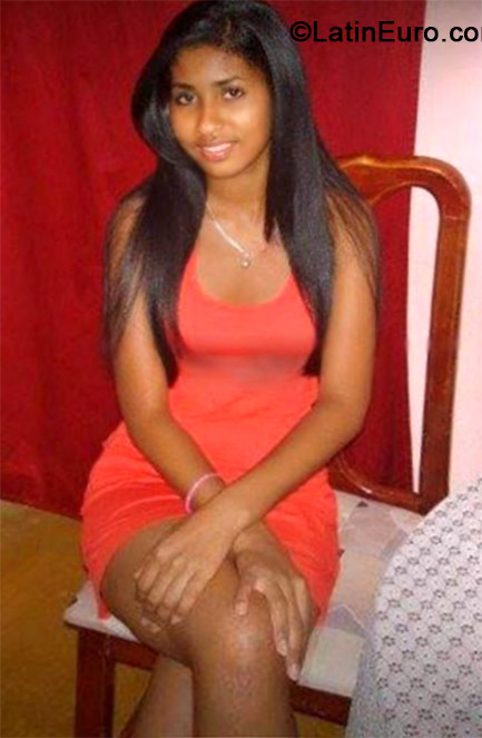 Date this charming Dominican Republic girl Jennifer from Santiago DO19062