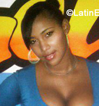 Date this sensual Dominican Republic girl Indhira from Santo Domingo DO19084