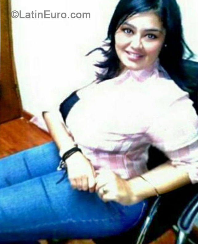 Date this good-looking Venezuela girl Veru from Maracaibo VE236