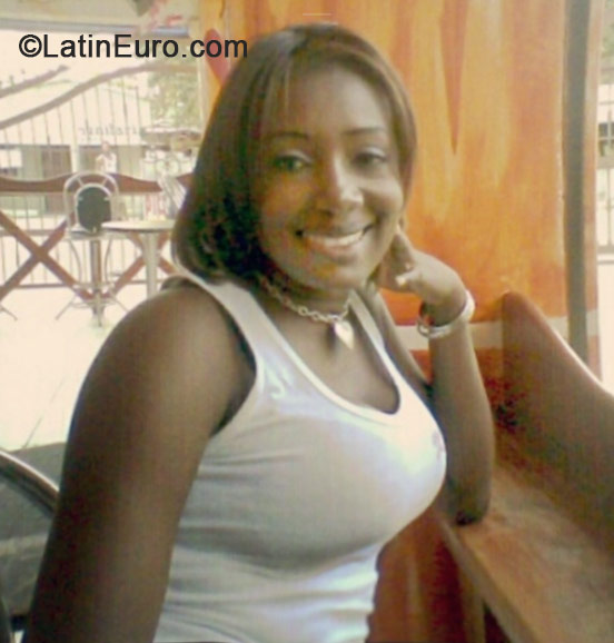 Date this exotic Dominican Republic girl Laura from Santo Domingo DO19131