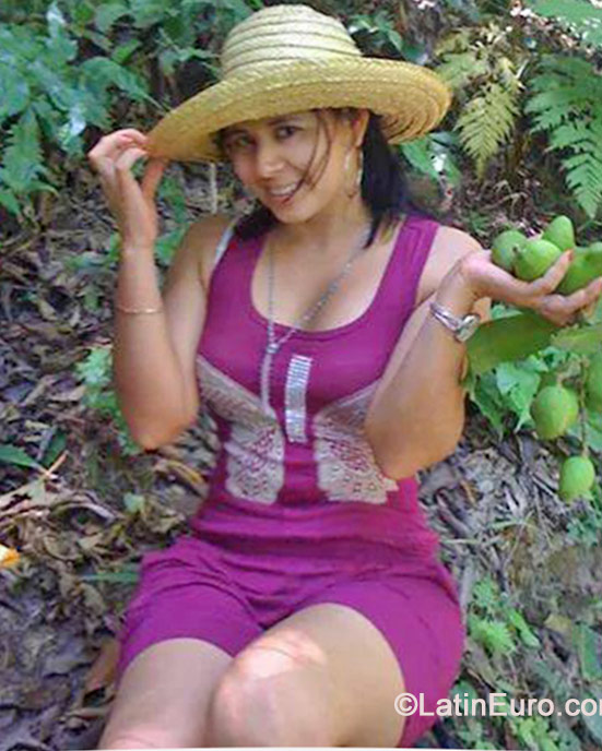 Date this pretty Honduras girl Leticia from Choloma HN1041