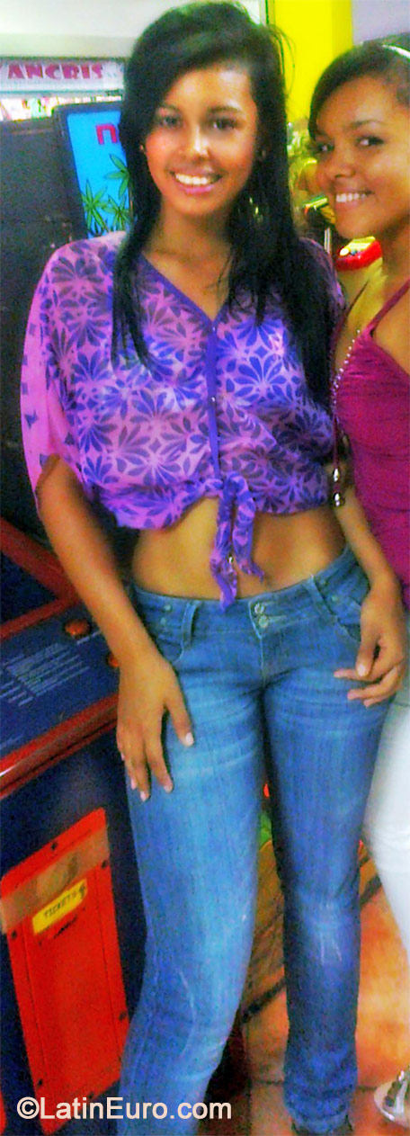 Date this hard body Venezuela girl Caroline from Caracas VE283