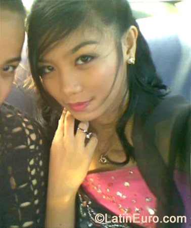 Date this cute Philippines girl Claire from Manila PH664