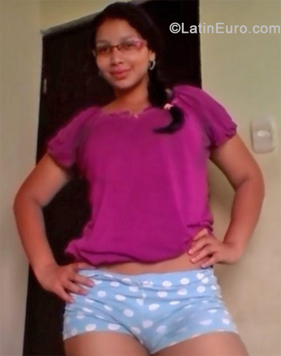 Date this tall Colombia girl Karen from Santa Marta CO15526
