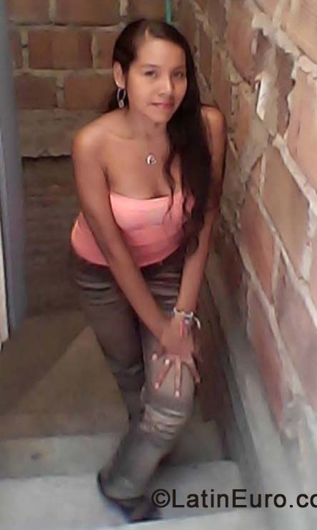 Date this cute Colombia girl Leydy from Cali CO15539