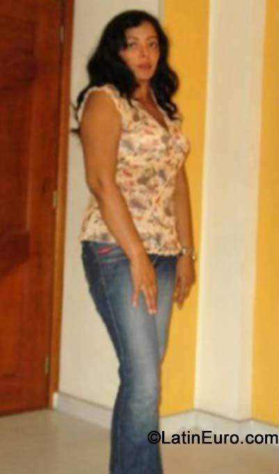 Date this exotic Colombia girl Carmen from Cartagena CO15713