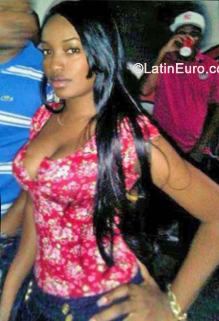 Date this cute Dominican Republic girl Berenice from Santo Domingo DO19803
