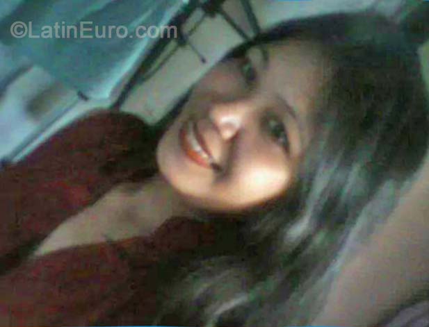 Date this funny Philippines girl Monena from Manila PH667