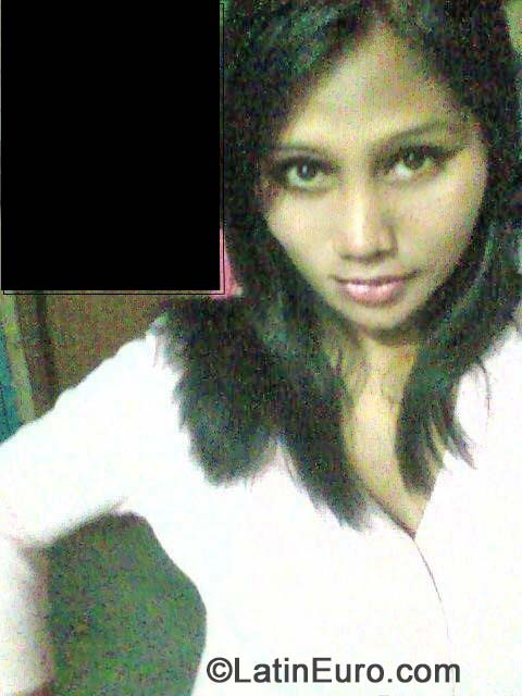 Date this tall Philippines girl Noemi from Manila PH669