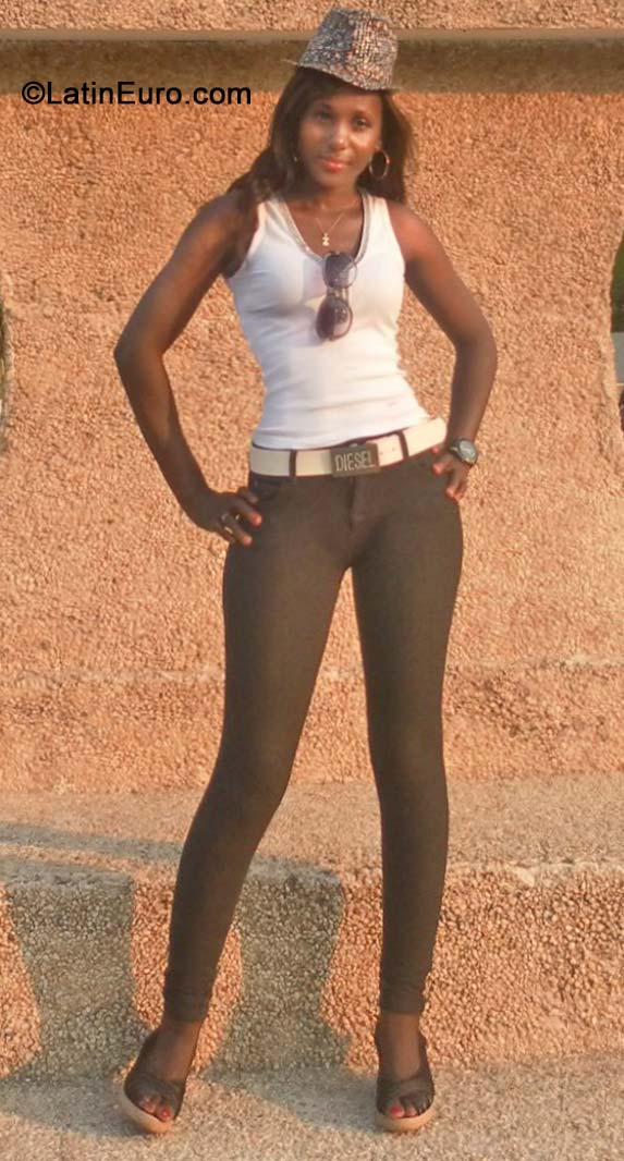 Date this funny Gabon girl Zita from Libreville GA15
