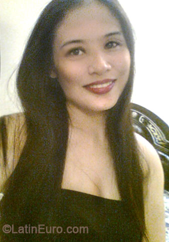 Date this happy Philippines girl Vivien from Iloilo City PH675