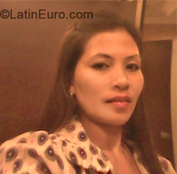 Date this exotic Philippines girl Leah from Davao City PH682