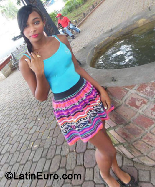 Date this hot Dominican Republic girl Vianny from Santiago DO20043