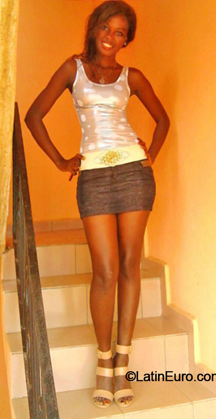 Date this gorgeous Cameroon girl Makky from Douala CM205