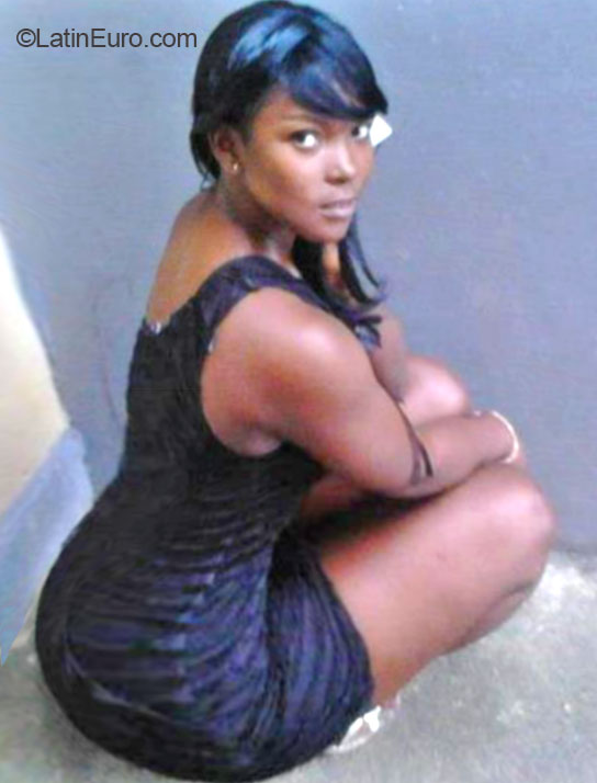 Date this athletic Jamaica girl Britanie from Kingston JM1878