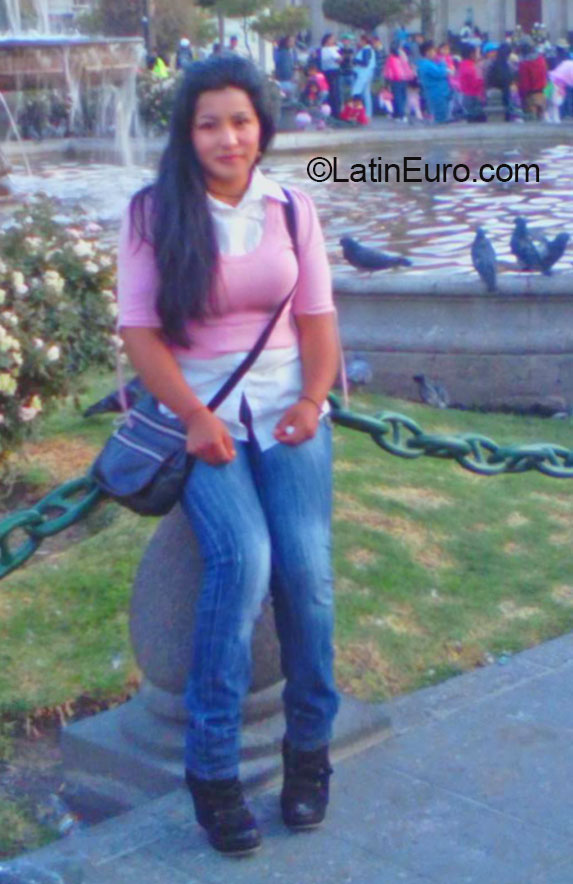 Date this attractive Peru girl Avryl from Cusco PE1029