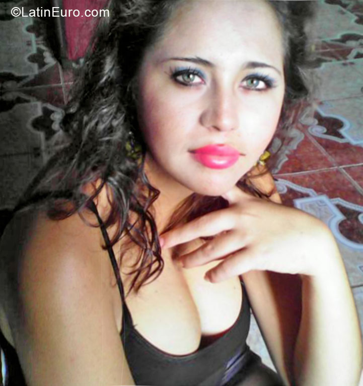 Date this nice looking Honduras girl Yosselyn from Cortes HN1280