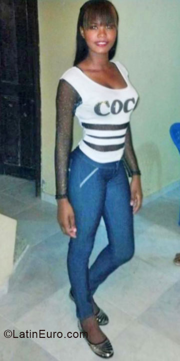 Date this hard body Dominican Republic girl Alexandra from Santo Domingo DO20582