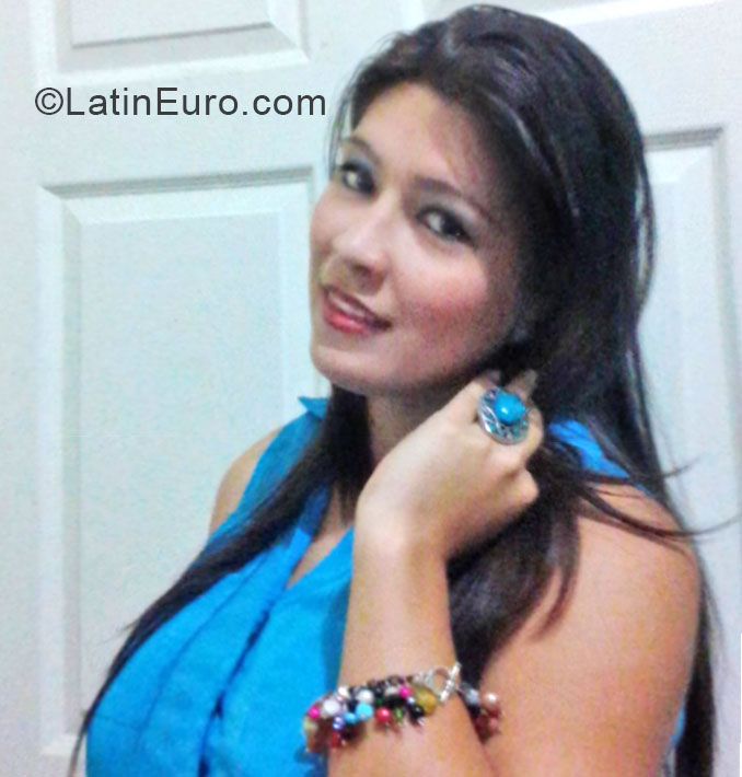 Date this lovely Honduras girl Silvia Fuentes from Tegucigalpa HN1302