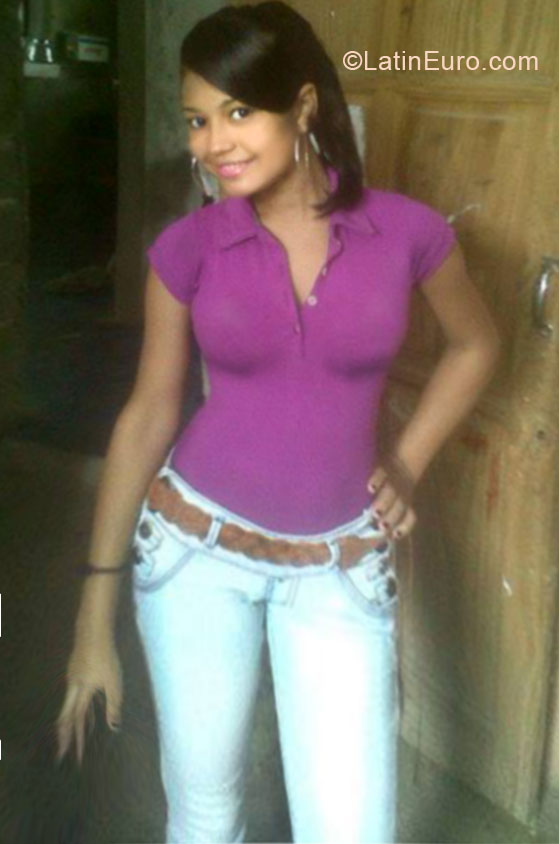 Date this gorgeous Dominican Republic girl Maris Cristina from Santo Domingo DO20652