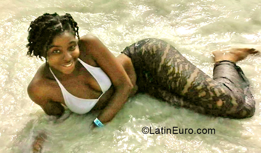 Date this sensual Jamaica girl Shari from Montego bay JM1898