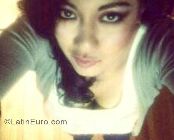 Date this voluptuous Colombia girl PAULA from Manizales CO16578