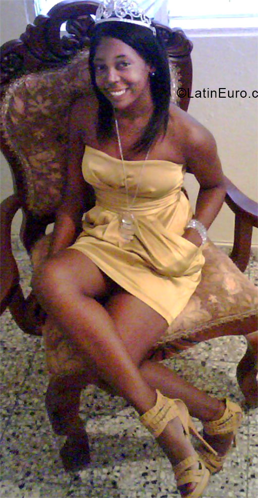 Date this nice looking Dominican Republic girl Charina from San Cristobal DO27370