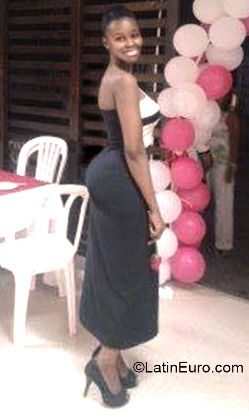 Date this sensual Colombia girl Camila from Cali CO16614